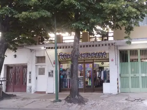 CASA CON NEGOCIO Y DEPARTAMENTOS EN ITUZAINGO NORTE