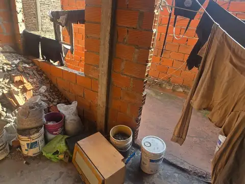 Casa 5 ambientes con 1 baño