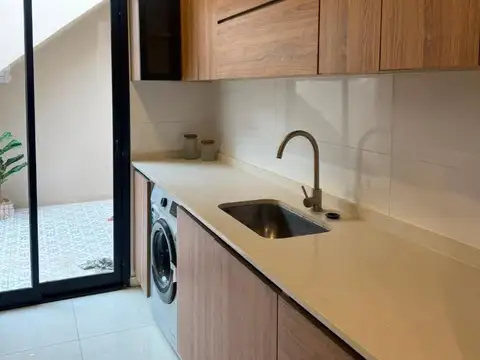 Depto Tipo Casa en Venta en La Perla Sur, USD 191.900