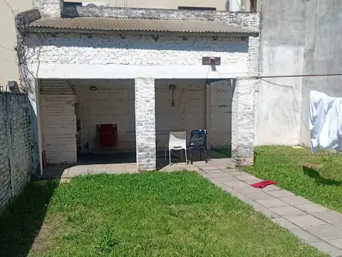 Casa 8 ambientes con 1 baño