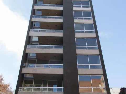 Venta COCHERA CUBIERTA con ingreso INDEPENDIENTE en San Martín Centro