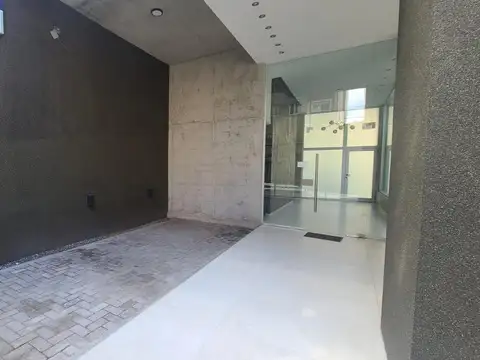 Venta COCHERA CUBIERTA con ingreso INDEPENDIENTE en San Martín Centro