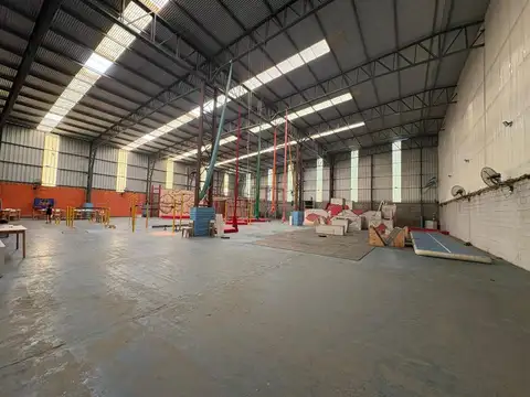 Alquiler de Galpon de 1100 M2 Cub. Pilar 