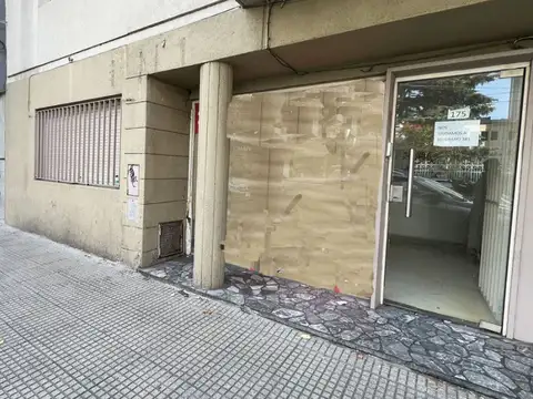 *LOCAL DE 60 M2 EN EXCELENTE UBICACIÓN, A MTS DE AV. DE MAYO