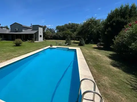 Casa en Venta con 4 cocheras