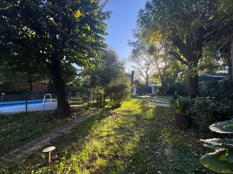 Casa 4 ambientes con 2 baños
