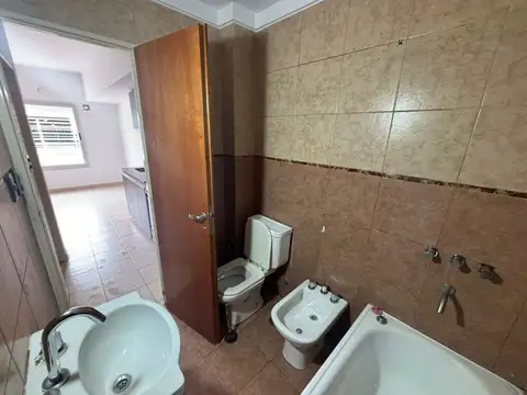 Depto Tipo Casa en Alquiler en Lomas del Mirador, $ 550.000