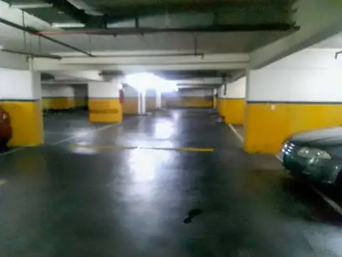 Venta cochera cubierta c/seguridad tribunales