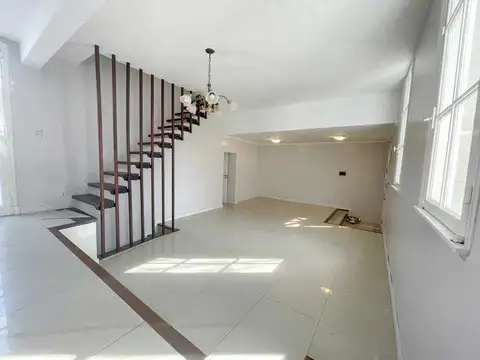 Casa 7 ambientes con 3 baños