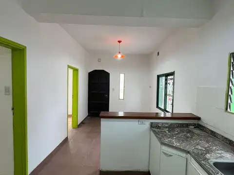 Casa 3 ambientes con 1 baño