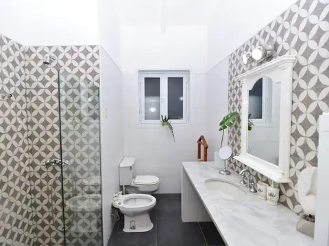 Casa en Venta con 6 cocheras