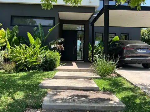 Casa al lago en Barrio Marinas , Puertos del Lago