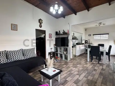 10 Entre 523 y 524 800, Piso 0