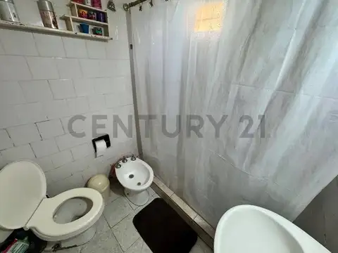 Casa 6 ambientes con 2 baños