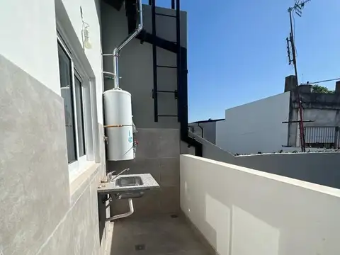 Depto Tipo Casa 2 ambientes con 2 baños