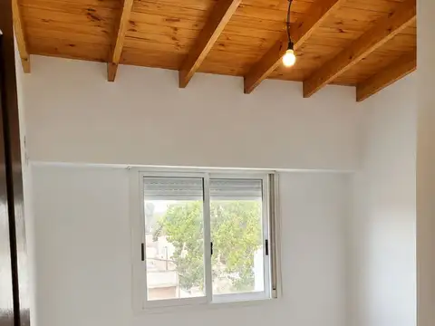 Depto Tipo Casa en Alquiler en Caseros, $ 600.000