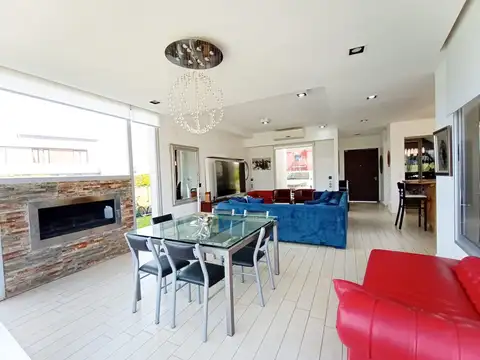 Casa 6 ambientes con 5 baños