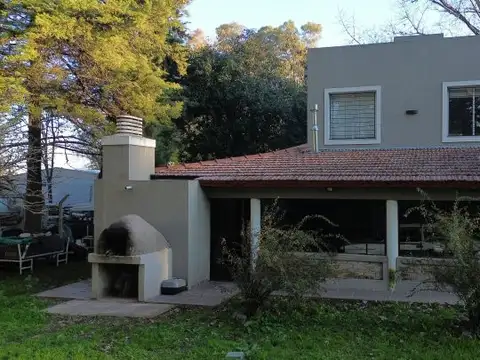 Casa 5 ambientes con 3 baños