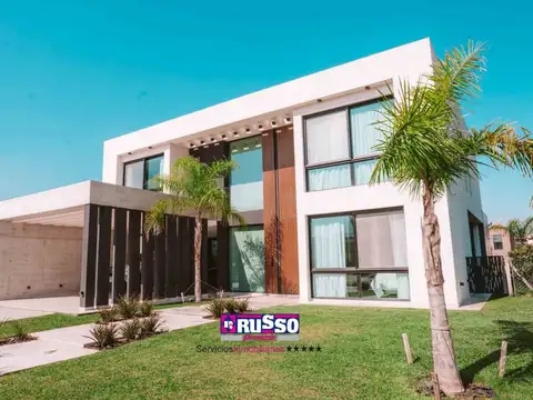 Casa 5 ambientes con 4 baños