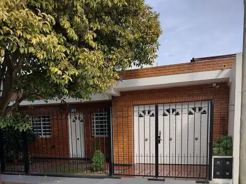 Casa en Venta en Manuel B Gonnet, USD 140.000
