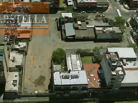 Fracción Comercial de 3.954 m² con frente a 3 calles en Moron Centro