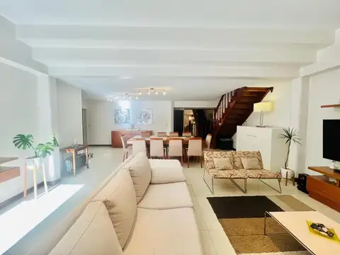 VENTA CASA 4 AMBIENTES HAEDO CHICO CON PISCINA