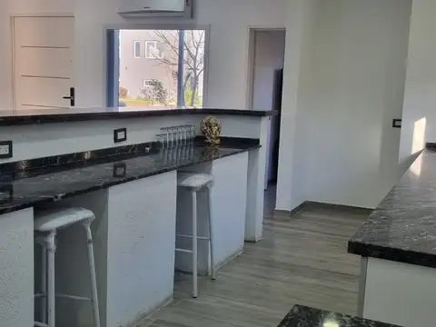 Leandro Niceforo Alem 3300
