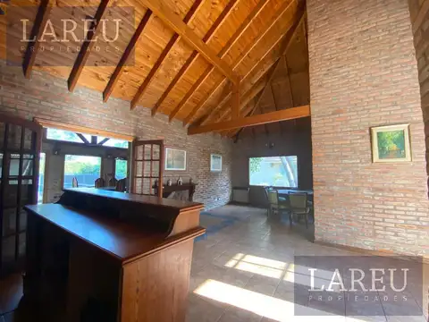 Casa en Venta con 2 cocheras