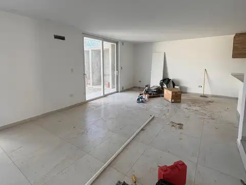 Depto Tipo Casa en Alquiler de 3 dormitorios