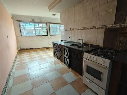 DOS Casas en venta en block en Remedios De Escalada