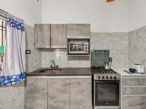 Casa 6 ambientes con 2 baños