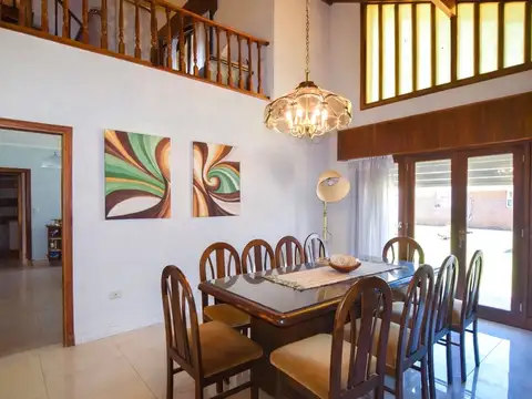 venta casa 6 ambientes con parque y quincho