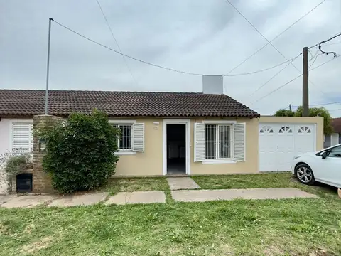 Casa 3 ambientes con 1 baño