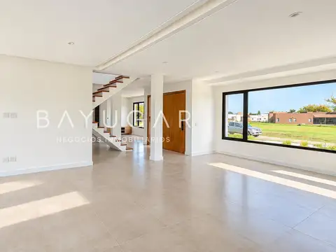 Venta - Casa en Barrio Medal Country Club - Amplia vista al Golf