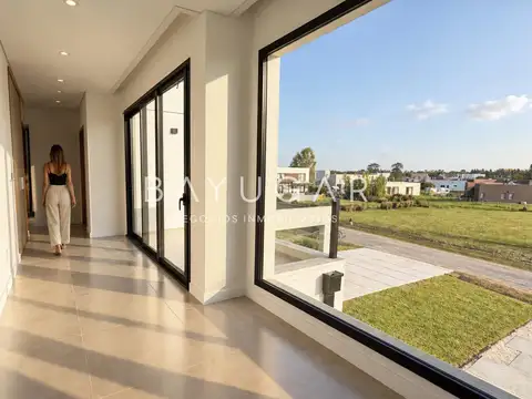 Casa 4 ambientes con 4 baños