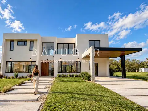 Venta - Casa en Barrio Medal Country Club - Amplia vista al Golf