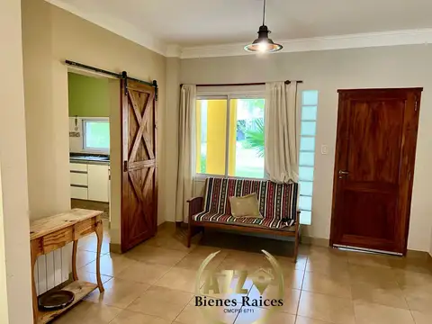 Casa en Alquiler con 1 cochera