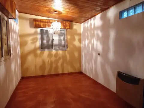 CASA  EN BURZACO  3 AMBIENTES