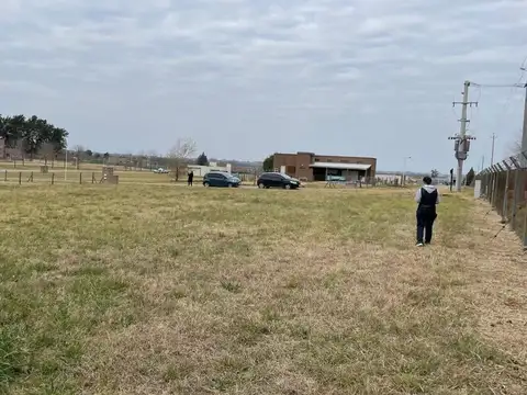 Adg. Lote Con Proyecto En Las Calandrias