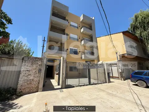 Departamento de dos ambientes en alquiler en Tapiales