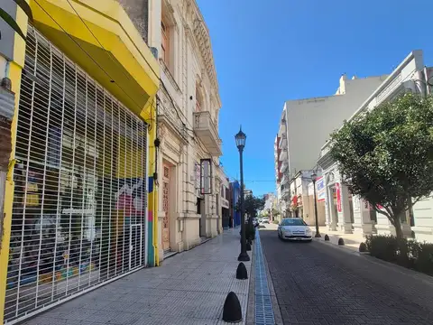 Local con entre piso Nacion 239