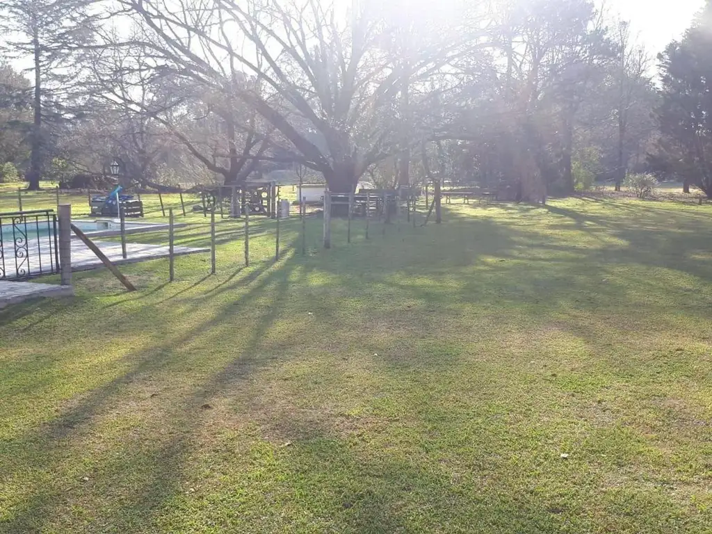 Casa - 300  m² Cubierta | 5 dormitorios | 5 baños | 6 ambientes | 2 cocheras | Muy Bueno