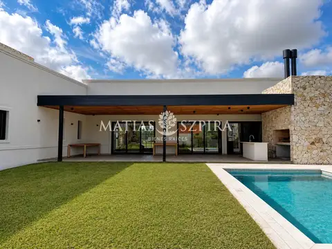Casa 6 ambientes. | Colectora Norte Acceso Oeste Km 47