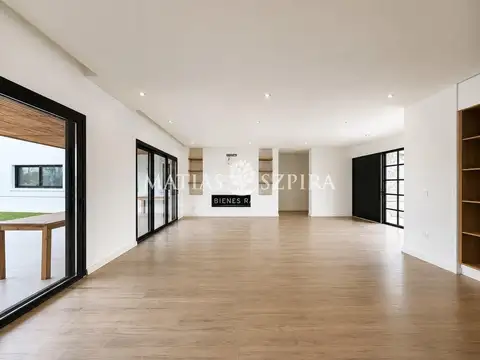 Casa 5 ambientes con 4 baños