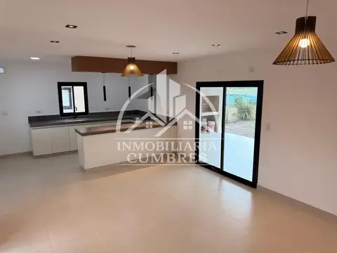 Casa 3 ambientes con 2 baños