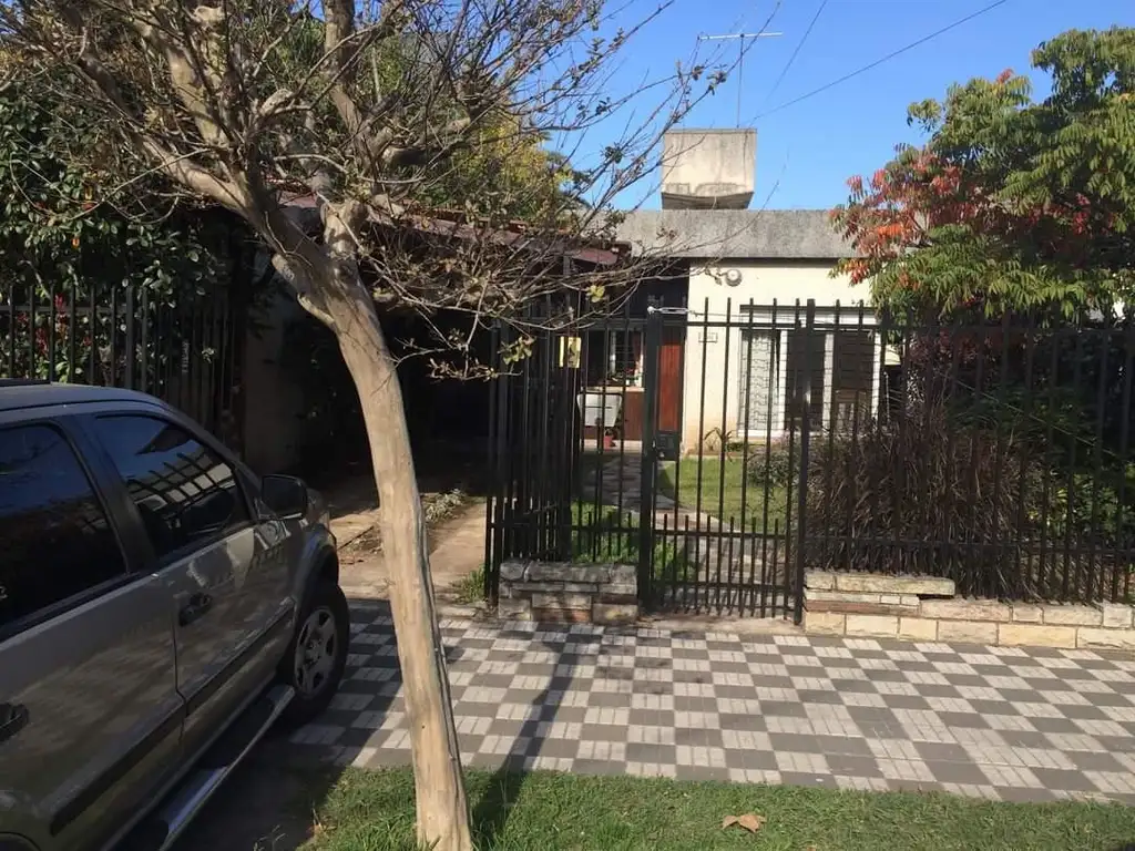 24 de Octubre e/ Los Pozos y Juan Arengreen