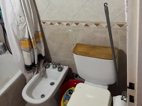 VENTA O PERMUTA SEMIPISO JORGE CURA 2 DORMITORIOS CON BALCONES A LA CALLE