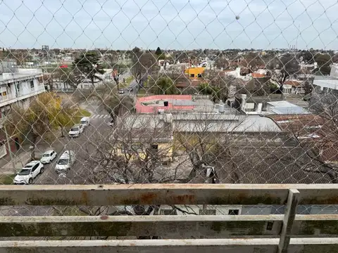 VENTA O PERMUTA SEMIPISO JORGE CURA 2 DORMITORIOS CON BALCONES A LA CALLE