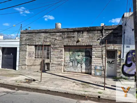 Casa en Venta - 5 Dormitorios 2 Baños - 240mts - Berazategui