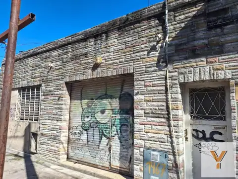 Casa 7 ambientes con 2 baños